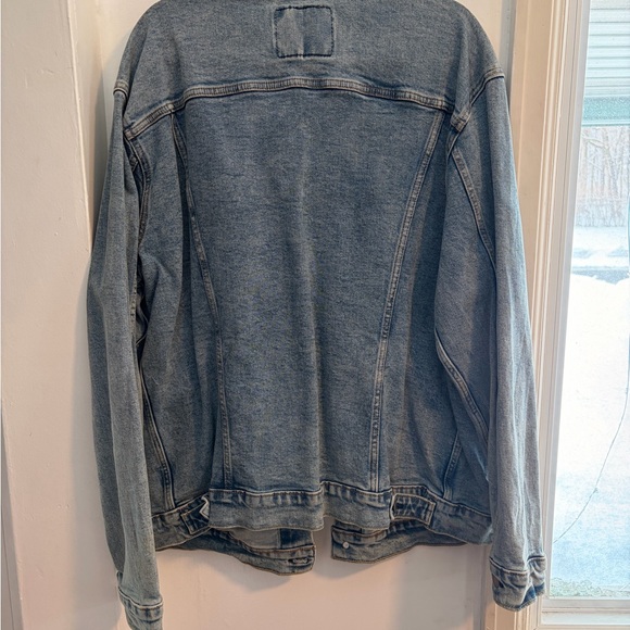 Levi's Classic Blue Denim Trucker Jacket - Picture 11 of 13